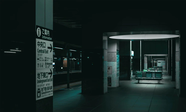 04Train-Stations-Close-Around-Midnight