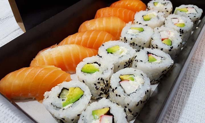 Eat-in-sushi-train-restaurants