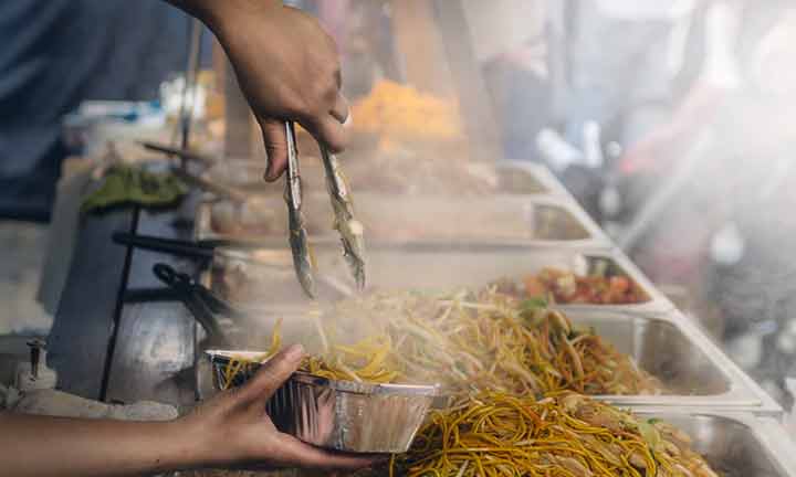 You-can-never-go-wrong-with-street-food